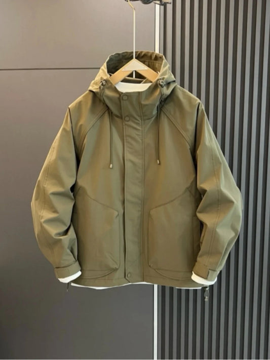 Chaqueta Urbana Hombre con Capucha Impermeable – Moda Casual Resistente al Viento